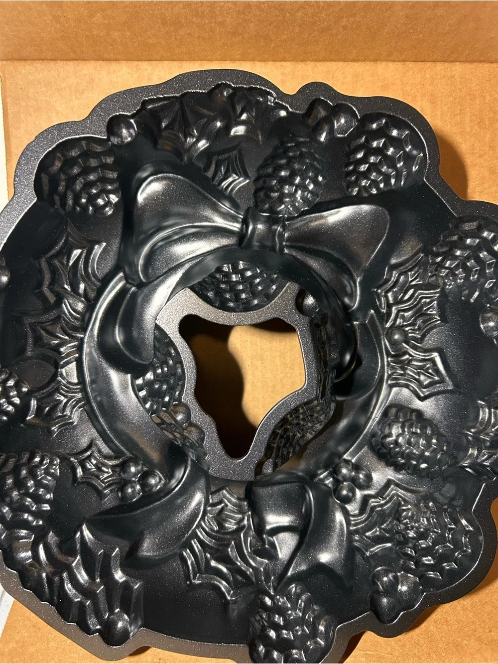 NWOT Williams Sonoma Wreath Bundt Cake Pan